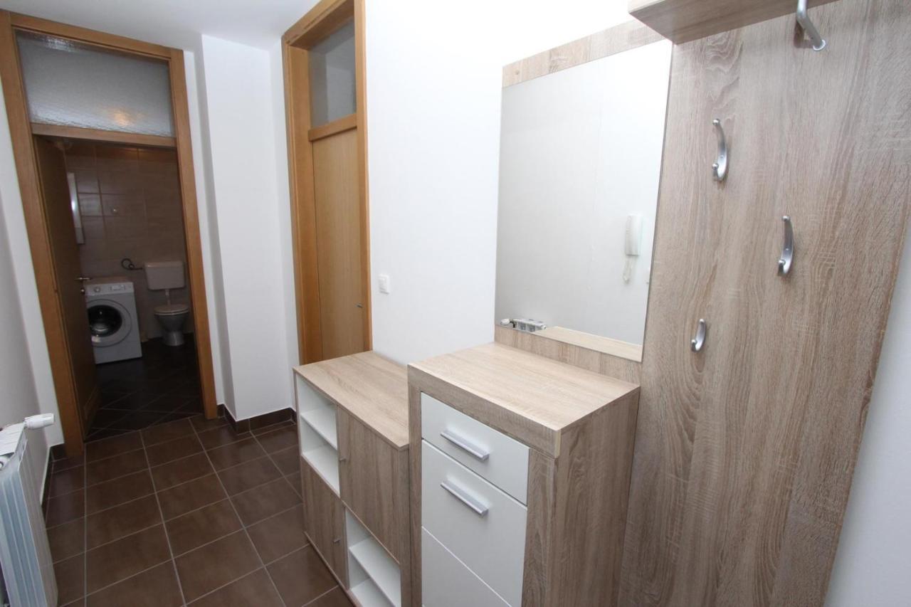 Apartment Mladen *